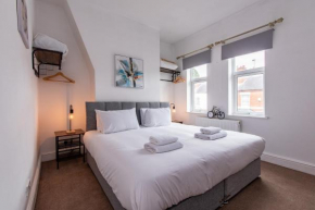 Lumley House - Delightful 2BR Terraced House near Birmingham